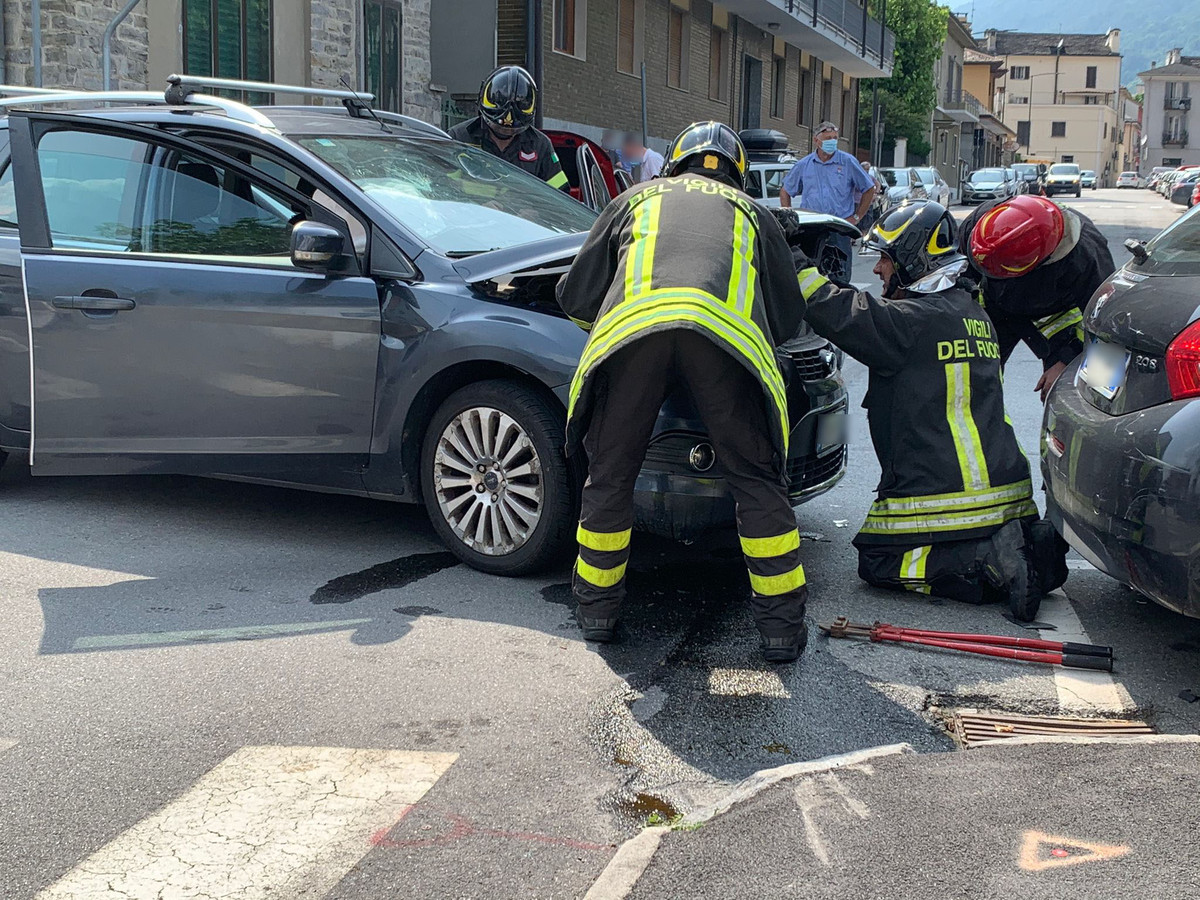 Domodossola Scontro Tra Due Auto All Incrocio Tra Via De Gasperi E Via