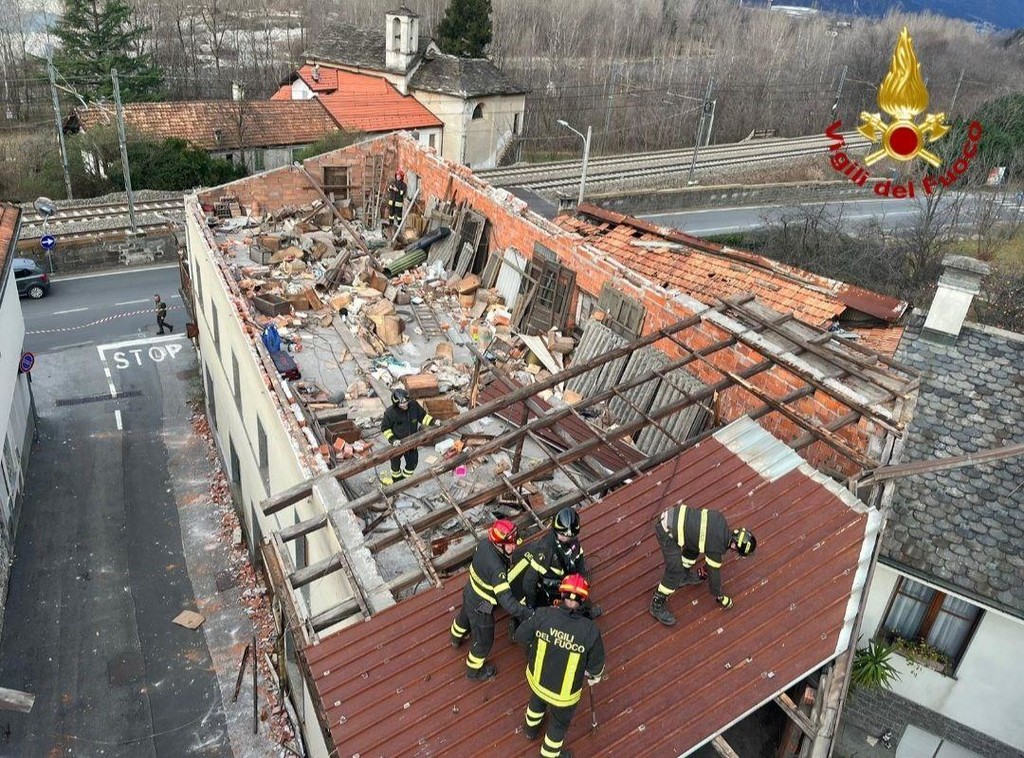 Vogogna Tetto Scoperchiato Dal Forte Vento Ossolanews It